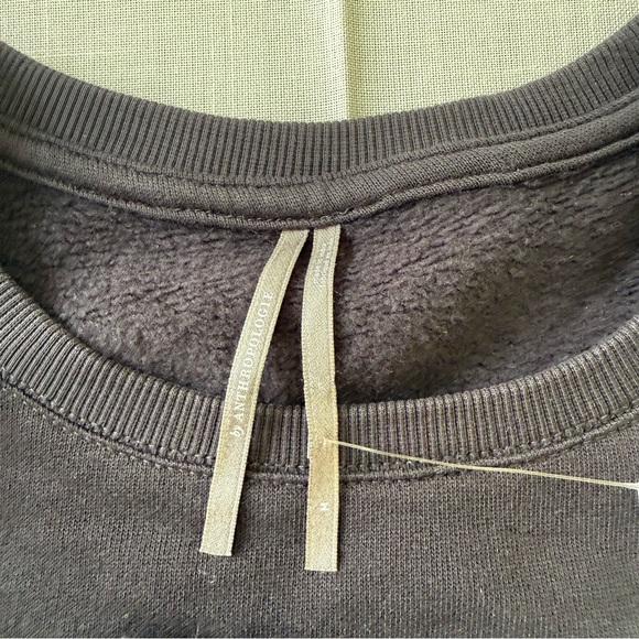 Anthropologie Black 3-D Appliqué Flower Pullover Crew Neck Size M - Picture 9 of 10